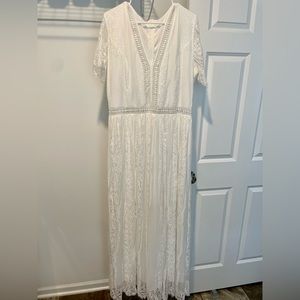 White lace maxi dress. Size XXL.